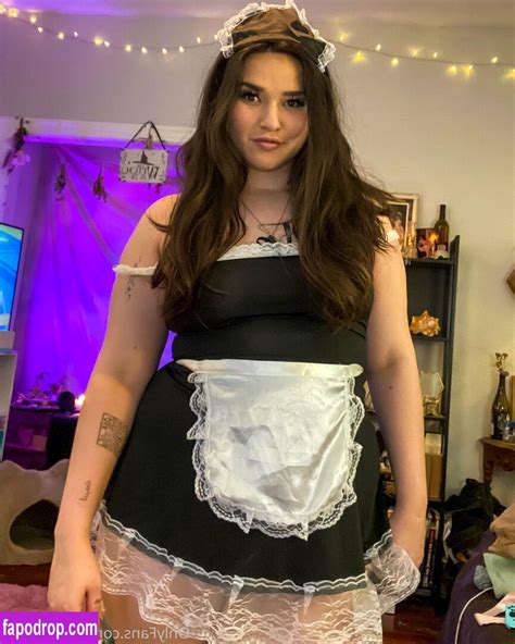watch me get in the holiday spirit by stuffing myself full of cookies and heavy cream loove how bloated i got - no wonder i&39;ve been putting on holiday weight. . Kellijellibelli