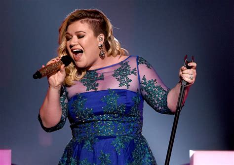 Kelly clarkson fat. Jun 17, 2020 · Kelly Clarkson was the ‘biggest’ woman on ‘American Idol’ ... It’s when I’m fat that I’m happy. People think, Oh, there’s something wrong with her. She’s putting on weight. I’m ... 