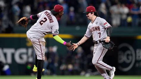 Kelly dominates on mound as Diamondbacks bounce back to rout Rangers 9-1 and tie World Series 1-all
