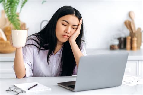 Kenapa badan terasa lemas dan mengantuk terus. .  ...