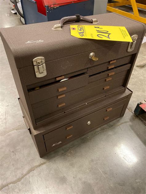 Overall Dimensions: 20 1/8" W x 17 1/4" D x 1" H. Weight: 11 lbs. Storage Capacity (Sq In): 343. Weight Capacity: 40 lbs. Folds flat when not in use; Raised sides keep tools from rolling off