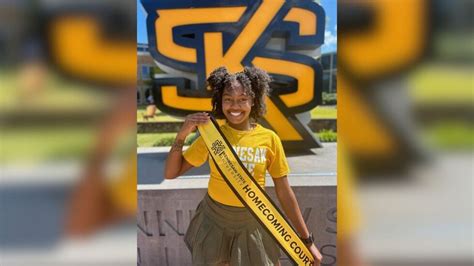 Kennesaw state shooting. Oct 7, 2019 · Oct 7, 2019. An 18-year-old killed in a shooting at an apartment complex across from the Kennesaw State football stadium was a student at the university, officials said. Oluwafemi Oyerinde, 18, of ... 