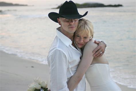 In 2005, Chesney married Renée Zellweger. That’s not why p