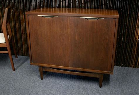 Beautiful pair of midcentury nightstands. Manufactured by Kent Coffey - part of the "Tableau" line. Nice walnut exterior with curved brass pulls on the drawer-front. Dovetail joints on the drawers, along with tapered legs indicate quality craftsmanship. Please confirm item location with the dealer (NJ or NY).