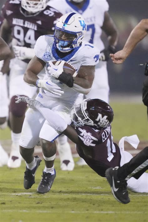 Kentucky bowl-eligible after 24-3 victory over Mississippi State