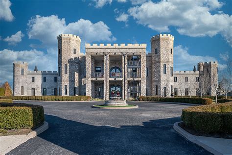 Kentucky castle. Welcome to today's video! Did you know there was a castle in Kentucky? If not, now you do! It's located in Versailles, KY. Here is a link to learn more: ht... 