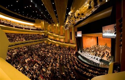 Kentucky performing arts. When the Kentucky Center for the Performing Arts opened on Nov.19, 1983, it was the premier facility for performing arts in the state and region. It has since survived a fire and pandemic, as well ... 