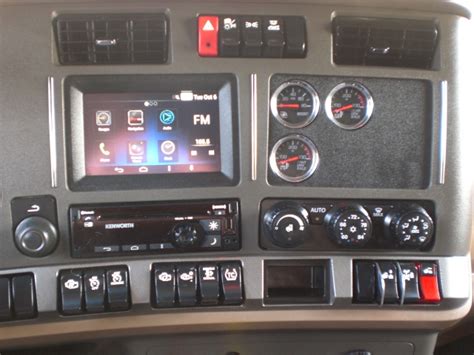 Kenworth radio and touch screen 2021 T680. 