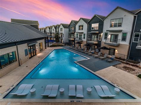Kessler bluffs. Two developments reshaping the landscape of West Dallas - Oak Cliff. Larkspur Capital has cleared 8.5 acres for its Kessler Bluffs, planned as 146 "build-to-rent" residences in "apartment-crazed" neighborhood. 