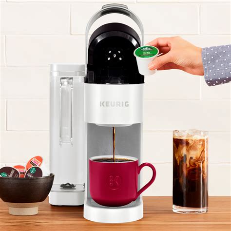 It’s a simple to use with great options Keurig. Assemble, add water, flip open, add pod, pick highlighted options like strong/over ice, water amount (6,8,10,12oz) hit the big K to start. Heats quickly to pour your coffee. This has the 5 point water intake into pod giving a better distribution of hot water into pod.