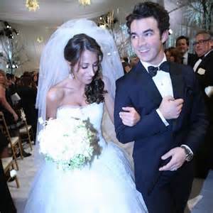 Kevin Jonas Shares How Wife Danielle Recreated Wedding for ...