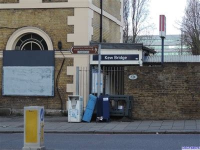 Kew Bridge railway station - Wikipedia