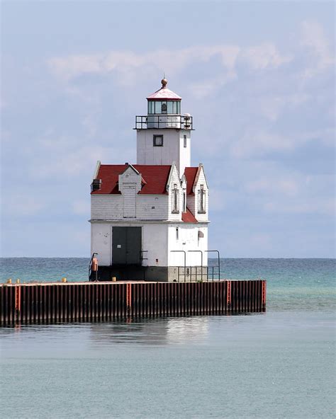 Kewaunee lighthouse camera. #shorts #wisconsin Nice little beach and lighthouse in Kewaunee, Wi.(Oct. 2021) 
