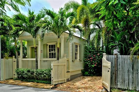 Key west cottages. This charming Key West style cottage is just a short walk to a selection of great restaurants, art galleries, and shops. Catherine House is located only ½ block from the quieter end of Duval Street, and better yet, just three blocks to a beach (Duval and South Streets). The house can comfortably sleep four and offers a fully equipped kitchen ... 