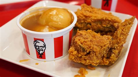 Kfc mashed potatoes calories. Oct 29, 2022 · A serving of KFC mashed potatoes and gravy contains 130 calories, 4.5 grams of fat , and 520 milligrams of sodium. Skip the gravy and the plain mashed potatoes contain 110 calories, 3.5 grams of fat , and 330 milligrams of sodium. 