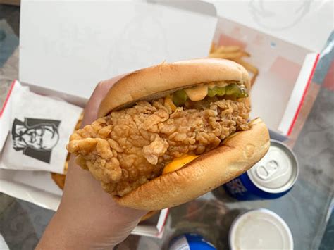 Kfc review. January 29, 2024. 1. Image via KFC. KFC is once again offering value at the $20 price point with the national arrival of the new $20 Taste of KFC meal. First tested at select locations in the Austin-Waco area back in November 2023, each $20 Taste of KFC meal comes with six pieces of KFC’s Original Recipe chicken on the bone, … 