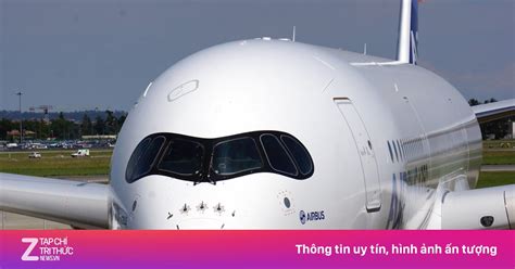 Khám Phá Thế Giới Của Boeing 777 Vector Trong Không Gian Vô Hạn