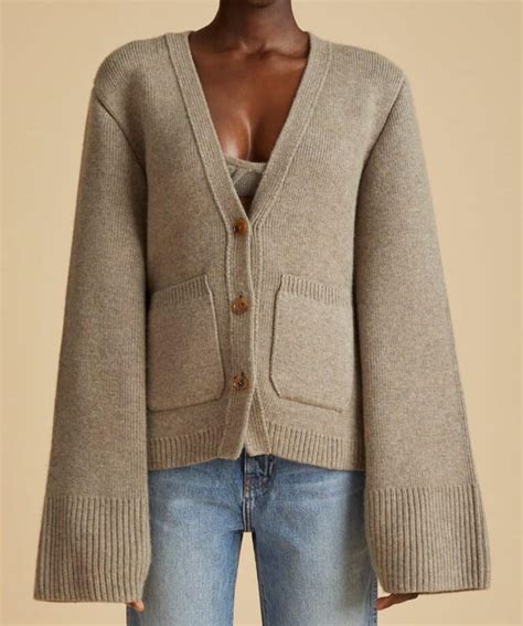 Khaite cardigan dupe. Sep 30, 2020 · Mango's fall collection includes an affordable dupe for Katie Holmes' $2,060 Khaite set. Image via Mango. Released just in time for fall, their newly-released Button knit cardigan and Knit strap top offers the same relaxed yet polished vibe as the Khaite set at a wallet-friendly price. Retailing for $50 and $70 respectively, consider this tank ... 