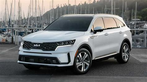Kia sorento 2023. The 2023 Kia Sorento SUV comes equipped with advanced safety and performance features. Learn about the vehicle's MPG, towing capacity, available second-row captain's chairs & powerful engine. Easily look up features and specs by trim to find your perfect SUV. 