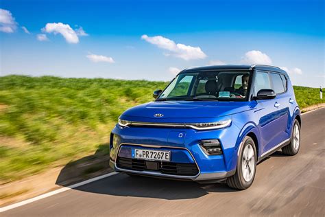Kia soul electric car. The least-expensive 2023 Kia Soul is the 2023 Kia Soul LX 4dr Wagon (2.0L 4cyl CVT). Including destination charge, it arrives with a Manufacturer's Suggested Retail Price (MSRP) of about $19,890 ... 