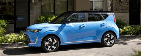 Kia soul miles per gallon. In 2022, the Kia Soul’s gas tank size varies, with a capacity of 14.0 gallons depending on the trim level and model options. With a full tank of fuel, the 2022 Kia Soul offers a maximum city driving range ranging from 378 to 406 miles, depending on the trim level. On the highway, the 2022 Kia Soul provides a maximum driving range between … 