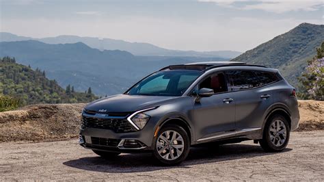 Kia sportage hybrid review. Plug Into This Hybrid Info. While the standard 2023 Kia Sportage is powered by a 187-hp 2.5-liter I-4, and the Sportage hybrid gets a turbocharged 1.6-liter I-4 and an electric motor combining for ... 