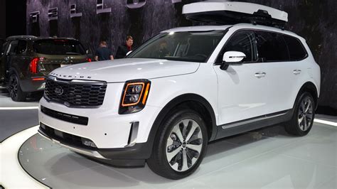 Kia telluride mpg. The 2020 Telluride has average gas mileage, but there’s much more to love about this three-row SUV. The 2020 Kia Telluride with all-wheel drive gets 19 mpg city, 24 highway, and 21 combined. The front-wheel drive model does slightly better with 20 mpg city, 26 highway, and 23 combined. Not bad for Kia’s largest three-row SUV. 