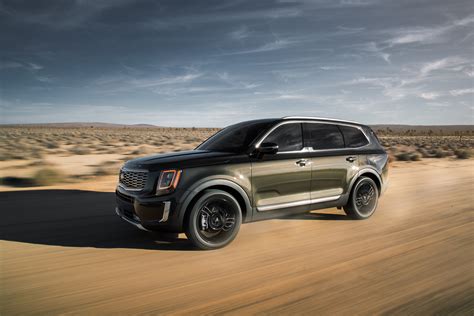 Kia telluride review. The 2021 Telluride is powered by a 3.8-liter V-6 with 291 hp and 262 lb-ft of torque. An eight-speed automatic is the only transmission offered. EPA fuel economy ratings are 20/26 mpg city/highway ... 