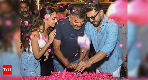 Kiara Advani, director S Shankar celebrate Ram Charan