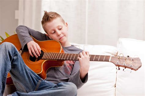 Kid Playing Guitar Videos and HD Footage - Getty Images