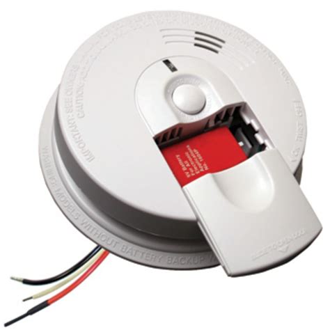 1261-7205-00_V3.qxd:_ 2016.7.29 2:43 PM Page 11 Alarm Memory: This smoke alarm is equipped with an alarm memory, which provides a visual indication when an alarm has been activated. The red LED will illuminate for about 1.5 seconds every 16-20 seconds to indicate the memory condition.. 