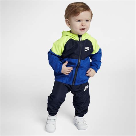 Kids Green Clothing. Nike.com