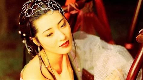 Phim Kim Bình Mai 3 - Jin Pin Mei 3 (1996): là một trong những bộ phim hay gây ấn tượng đã được nhiều người xem bầu chọn, Bộ phim Kim Binh Mai 3 có sự góp mặt của nhiều diễn viên nổi tiếng