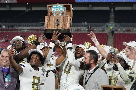 King, Haynes help Georgia Tech overcome 14-point deficit to beat UCF 30-17 in Gasparilla Bowl