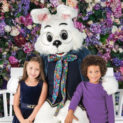 Join us for photos with the Easter Bunny in the Plaza and the Court! For hours and information click here. http://bit.ly/2mkAapG. 