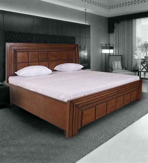 King sized bed. Therefore, if you have a bedroom that is smaller than 12 feet by 14 feet, you ought to consider something different than the King mattress. The perfect room dimensions for a Queen, on the other hand, is about 10 feet by 12 feet. This would allow enough room for maneuvering on the sides so that you don’t feel crowded. 