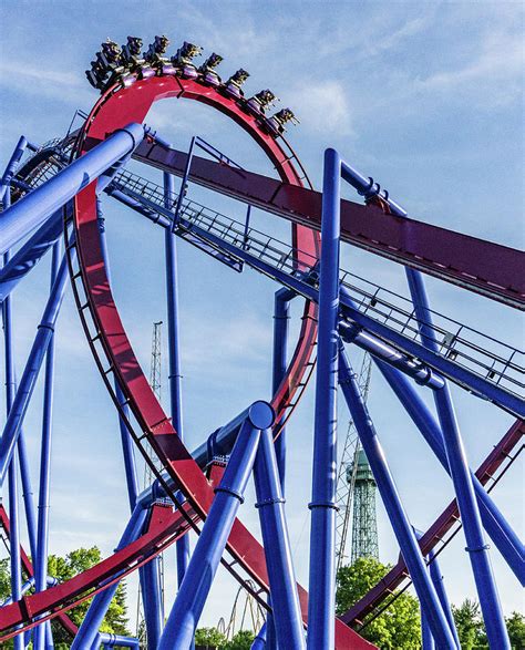 Do you miss the thrill and fun of @KingsIslandPR? Follow their official Twitter account to get the latest updates, news and behind-the-scenes glimpses of the park. Plus, you can watch a live stream of International Street anytime you want. Don't miss out!