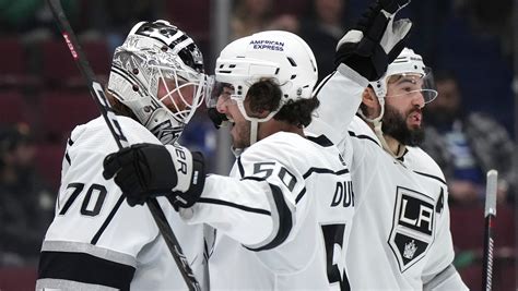 Kings wrap up playoff spot with 4-1 win over Canucks