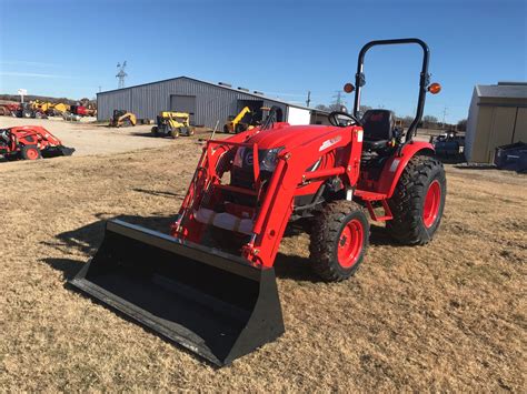 Ranging from 24.5 hp to 40 hp, this series of high-performance compact tractors pack impressive power and smooth handling into one dependable workhorse.