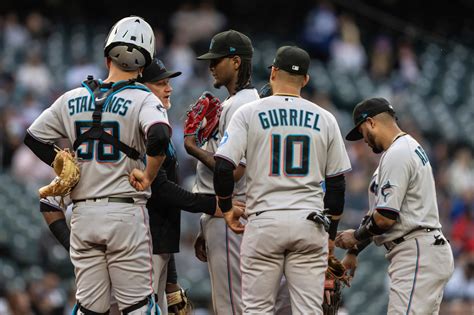 Kirby strikes out 10, Mariners beat Marlins 9-3