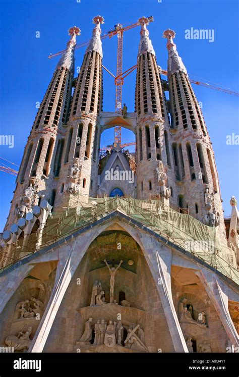 Kirche der heiligen familie in barcelona, das hauptwerk des spanischen architekten antonio gaudí. - Rapport sur la fondation, la construction et l'organisation des meilleurs asiles d'aliénés en france et ailleurs.