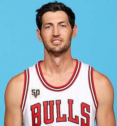 If you type derrick rose next to Kirk hinrich you will see he's clearly the same height if not slightly taller there's, a photo of Kirk, d rose and 5'10.5 without shoes Aaron brooks and rose looks taller then Kirk and 4 inches taller then Aaron brooks,proof is right there.. 