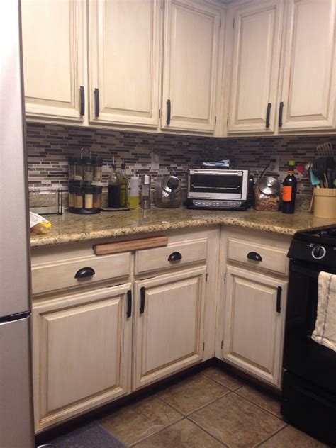 Kitchen cabinet paint. When it comes to applying paint on kitchen cabinets, multiple thin coats will produce superior results compared to fewer thick ones. Two coats are generally ... 