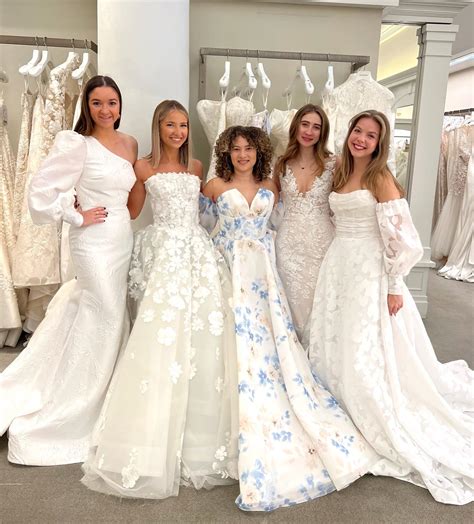 Kleinfeld bridal new york. Since New York and cutting-edge fashion are synonymous, there’s no better place to find a wedding dress than in the Big Apple. ... Kleinfeld Bridal's 30,000-square-foot salon is the largest ... 