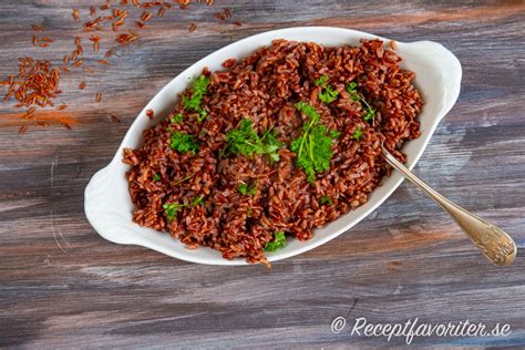 Klipp  ovan persilja  samt servera  tillsammans kokt  rotfrukt  alternativt ris.