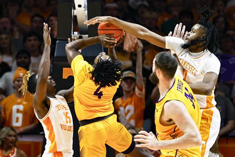 Knecht, defense lead No. 9 Tennessee over Tennessee Tech 80-42