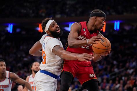Knicks collapse in second half, drop Game 1 to Heat 108-101