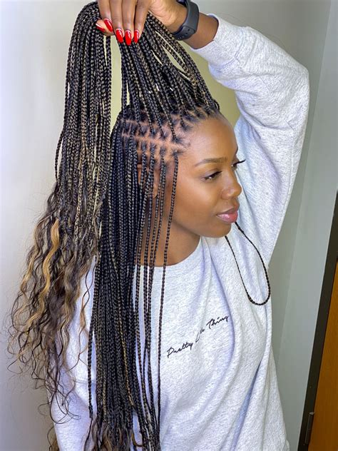 How to do boho knotless braids with human hair. Start by parting clean, stretched and product free hair horizontally from the bottom going up. This helps with uniformity but you can always opt to do freestyle parts. Apply shine n jam and then further section the hair into your desired shapes (box, triangle or free parts) and sizes.. 