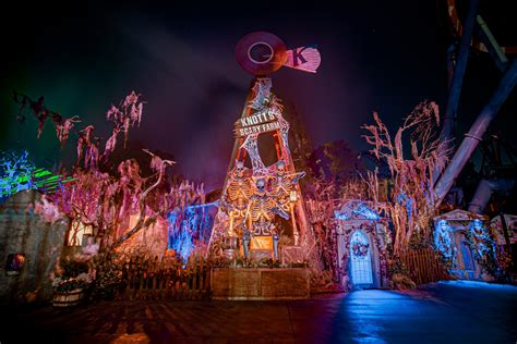 Knotts scary farm. Knott's Scary Farm ( Halloween Haunt ) has returned for 2022 With NEW MAZES- the amazing time traveling Grimoire and Vampire Bloodline 1842 - but along with... 