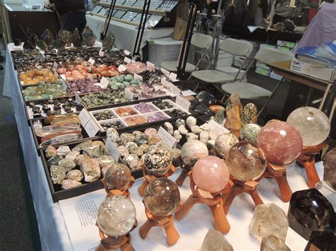 Knoxville gem and mineral show. About. We are a group of individuals interested in gems, minerals, the lapidary arts, and fossils. We meet once a month for programs on one of the club interests, for fellowship, and for fun. We have picnics in May and September, and a banquet in December. In other months we have monthly meetings on the 3rd Thursday of the month at 7:30 pm. 